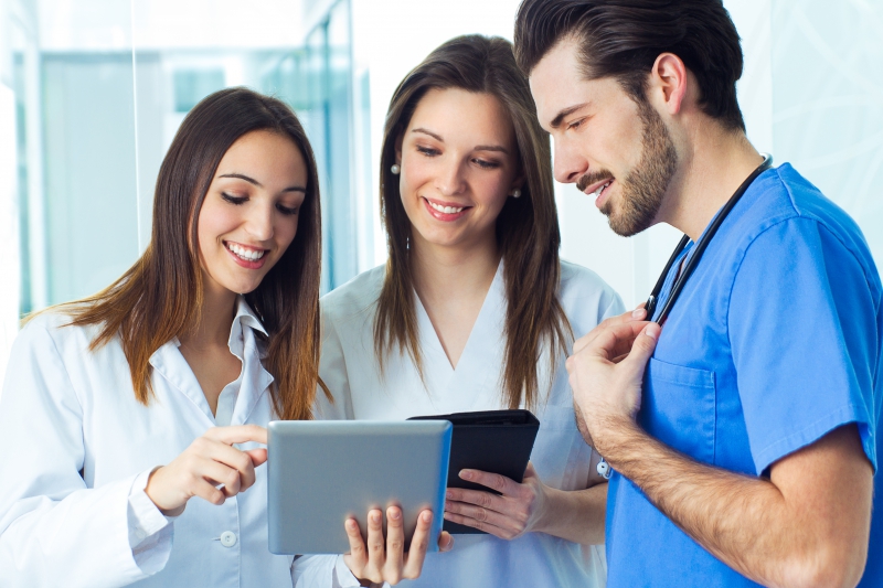 medecin-ST MANDRIER SUR MER-min_caucasian-coat-doctor-employees-female-health-1446749-pxhere.com