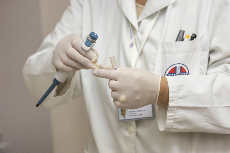 medecin-ST MANDRIER SUR MER-min_person-white-care-medicine-health-laboratory-917211-pxhere.com